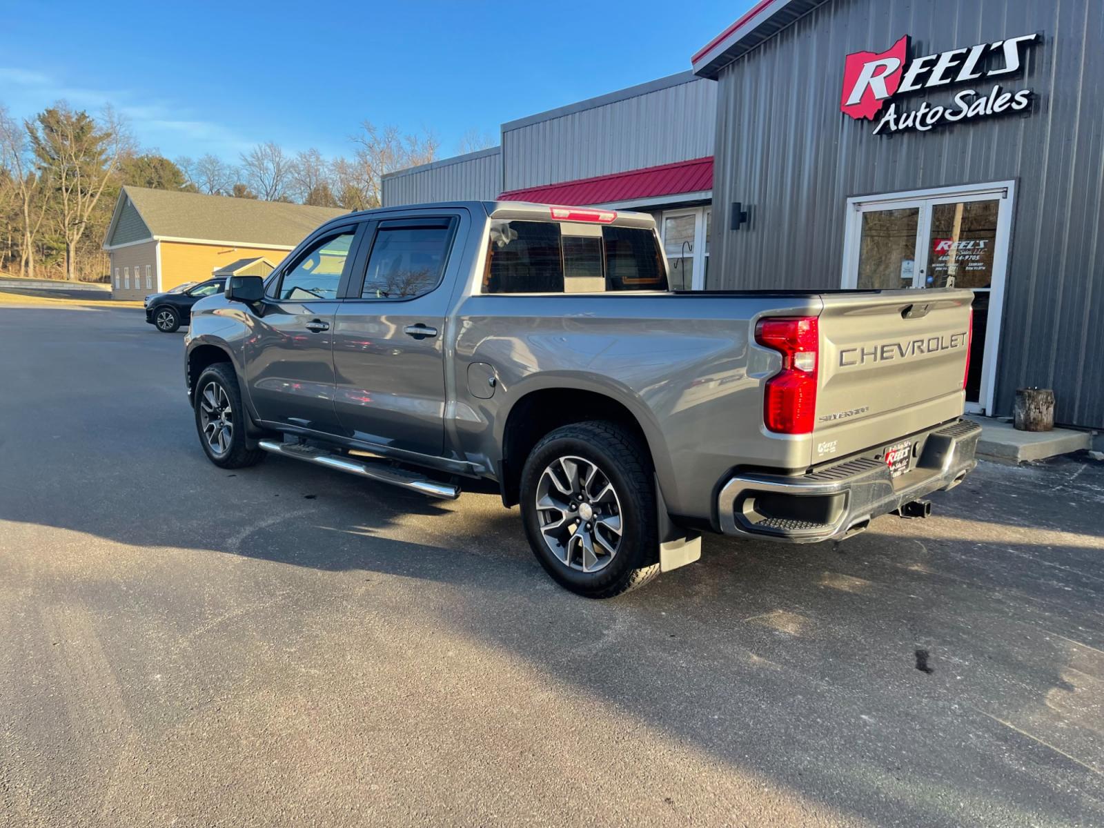2020 Gray /Black Chevrolet Silverado 1500 LT Crew Cab 4WD (3GCUYDED4LG) with an 5.3L V8 OHV 16V engine, 8-Speed Automatic transmission, located at 11115 Chardon Rd. , Chardon, OH, 44024, (440) 214-9705, 41.580246, -81.241943 - This 2020 Chevrolet Silverado 1500 LT Crew Cab with the 5.3L V8 and an 8-speed automatic transmission, equipped with the Z71 package and All Star Edition, offers a compelling mix of power, off-road capability, and comfort. The addition of LED headlights enhances visibility in all conditions, while t - Photo #11